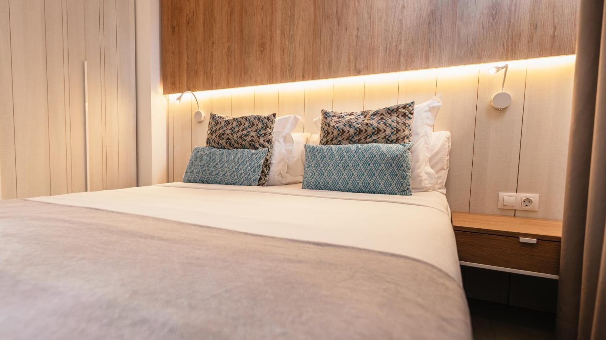 One Bedroom Suite Partial Sea View,1619183880:JPEG